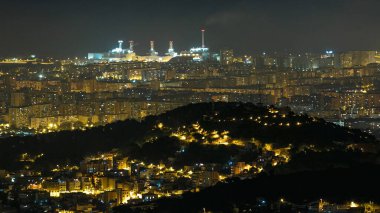Tibidabo Dağı 'ndan Barselona' nın Panorama 'sı ve tepedeki Bunkers Carmel. Katalonya, İspanya