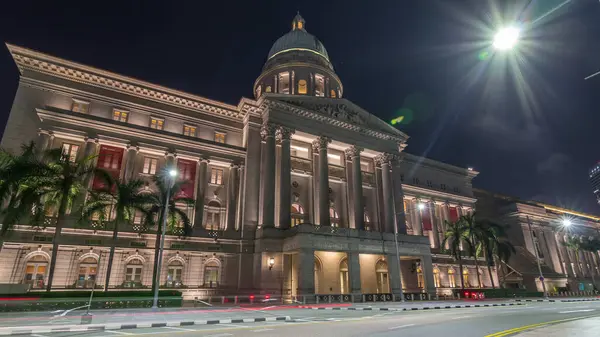 National Art Gallery Night Timelapse hiperlapse Singapur 'daki en büyük görsel sanatlar merkezi ve en büyük müzedir. Eski Yüksek Mahkeme Binası ve Belediye Binası.