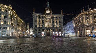 Cordusio Meydanı ya da Cordusio Meydanı. Şehrin önemli ticari meydanında gece trafiği aşırı hızlanıyor ve diğer ünlü binalar arasında Assicurazioni Generali Sarayı 'na ev sahipliği yapıyor.
