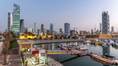 Sharq Marina 'da yatlar ve tekneler, Kuveyt' te gece gündüz değişen geçiş süreleri ve yüksek hız. Kuveyt Şehri, Orta Doğu. Köprüden görüntüle