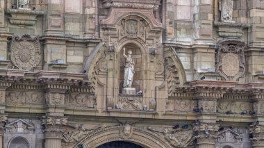 The Basilica Cathedral of Lima, Peru 'nun başkenti Lima' da bulunan bir Roma Katolik katedralidir. Dekorasyon ögelerine yakın görünüm