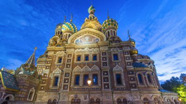 Kurtarıcı Kilisesi 'nin dökülen kan üzerindeki son sürati: Merkezi bir St Petersburg mimari simgesi ve Kurtarıcı II. Alexander için eşsiz bir anıt.