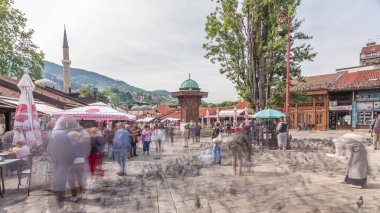 Bosna-Hersek 'in Saraybosna' daki eski kentinde bulunan Sebilj çeşmesi aşırı hızlandı. Sebilj çeşmesi, Saraybosna 'nın merkezindeki meydanda Osmanlı tarzı ahşap bir çeşme.