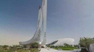 Doha Katar Vakfı tarafından başlatılan eğitim şehir karmaşık timelapse hyperlapse görünümü. İslam araştırmaları ve Camii Fakültesi. Birkaç Batı üniversiteler içerir