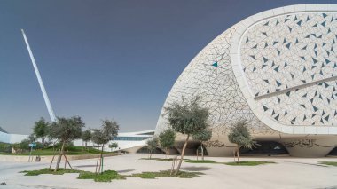 Doha Katar Vakfı tarafından başlatılan eğitim şehir karmaşık timelapse hyperlapse görünümü. İslam araştırmaları ve Camii Fakültesi. Birkaç Batı üniversiteler içerir