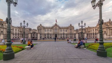 Palacio de Gobierno ya da Pizarro Evi olarak da bilinen Hükümet Sarayı. Peru hükümetinin yürütme organının koltuğu ve Peru cumhurbaşkanının resmi ikametgahı.