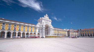 Lizbon, Portekiz şehir merkezindeki ticaret meydanı, Tagus Nehri 'ne yakın Avrupa' nın en büyük meydanlarından biridir.