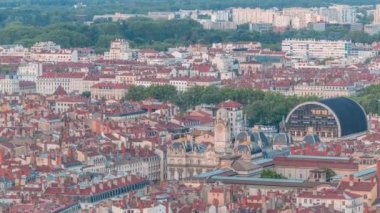 Hotel de Ville de Lyon 'un havadan zamana geçiş zamanı, Fransa' nın tarihi Lyon belediye binası. Kırmızı çatıları olan tarihi bir merkez. Bir barok ve klasik mimari harikası.