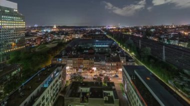 Belçika 'nın başkenti Brüksel' in başkenti Laeken 'de gece vakti yapılan hava panoramasında tren rayları ve trenlerin geliş gidişleri görülüyor. Tarihi cazibe ve kentsel gelişim
