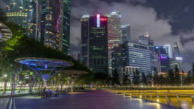 Marina Körfezi 'ndeki Business Financial Downtown City ve Skyscrapers Tower Building. Yürüme alanı, Singapur, City City Landmark ve Business Finans Bölgesi Merkezi' nden zaman aşımına uğradı.