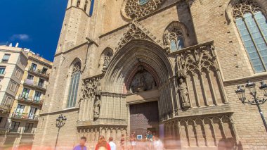 Santa Maria del Mar - Barcelona İspanya timelapse hyperlapse. Basilica Santa Maria del Mar (1329-1383) Barcelona, Catalonia, İspanya Katalanca Gotik tarzı cephe
