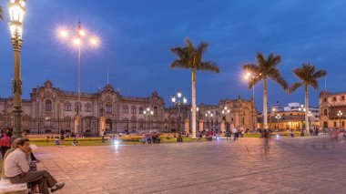 Palacio de Gobierno mu yoksa Pizarro Sarayı olarak bilinen Pizarro Sarayı mı? Peru Hükümeti 'nin yürütme organı ve Peru Cumhurbaşkanının resmi ikametgahıdır.