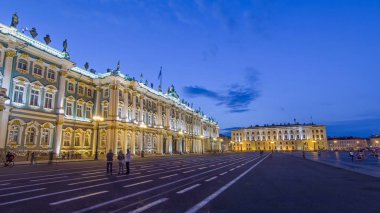 Saint Petersburg 'daki Aydınlanmış Kış Sarayı' nın Zaman Hipopatlığı, Eski Rus Krallarının Resmi Konutu, Saray Meydanı 'nın Görkemi' ne Karşı
