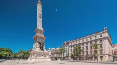 Lizbon 'daki Square Praca dos Restauradores restorantı zaman aşımına uğradı. Portekiz 'in bağımsızlığının geri kazanılmasına adanmıştır. Çevredeki restoratörlerin ve tarihi evlerin anıtı