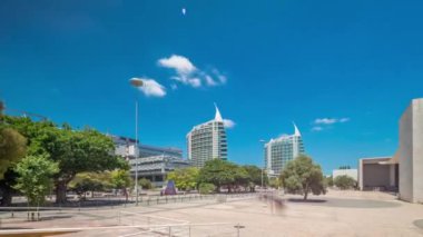 Lizbon Uluslar Parkı 'ndaki Parque das Nacoes Parkı zaman aşımına uğradı. Modern Kültür Merkezi ve Alışveriş Merkezi için bir yer, Expo Pavilions Binaları ve Otelleri. Yeşil ağaçlı sokaklar