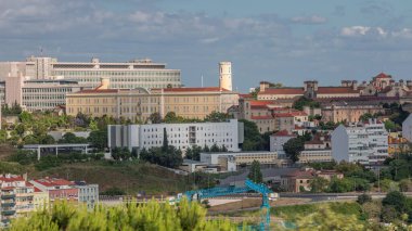 Lizbon şehir merkezinin eski hapishanesi (Estabelecimento Prisional de Lisboa), Colegio Almada Negreiros ve Palacio da Justica ile hava zaman kapsülü panoraması. Eduardo VII parkına yakın bir yerde. Portekiz