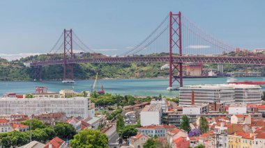 25 Nisan Köprüsü, Portekizce Ponte 25 de Abril, Avrupa 'nın en uzun asma köprüsü. Portekiz 'in Lizbon kentini Tagus Nehri üzerindeki Almada belediyesine bağlıyoruz.