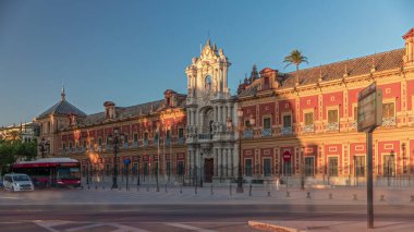 San Telmo Sarayı Seville, İspanya 'da zaman atlaması. Eskiden navigatörler için üniversite, şimdi ise Endülüs Hükümeti 'nin merkezi. Gün batımında süslemeli Barok mimarisi
