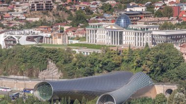 Gürcistan Seremoni Sarayı ve konser salonunun hava zaman çizelgesi. Resmi törenler için bir saray, Gürcistan 'ın Tiflis bölgesindeki Avlabari bölgesinde, Kura Nehri' nin sol kıyısında yer alıyor..