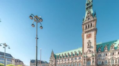 Panorama, Hamburg Belediyesi zaman çizelgesini gösteriyor. Hamburg hükümetinin merkezi olan Altstadt semtinde yer alan bir yer. Ana meydandan ön görünüm