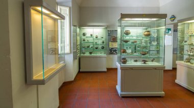 Museo Di Villa Ferrajoli Timelapse Hiperlapse, Albano Laziale, İtalya. İtalya 'nın zengin kültürel duvar halısını didik didik ederek Tarihi Müze' nin Bolluk Sergisi 'ni keşfedin.