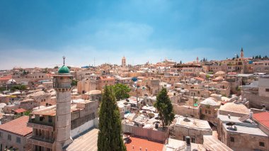 Kudüs 'teki Eski Şehir' in tarihi binaları ve Avusturya Bakımevi 'nin zaman çizelgesi hiperlapası, İsrail' den cami manzaralı silueti. Orta Doğu