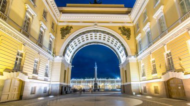 Genelkurmay Başkanlığı Alexander Sütununu Çerçeveleme Sütun Hızlandırması. St. Petersburg, Rusya 'da Akşam Manzarası