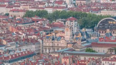 Hotel de Ville de Lyon 'un havadan zamana geçiş zamanı, Fransa' nın tarihi Lyon belediye binası. Kırmızı çatıları olan tarihi bir merkez. Bir barok ve klasik mimari harikası.