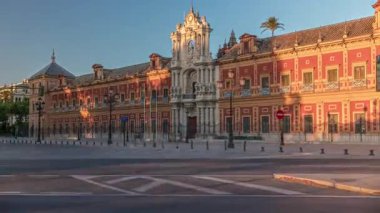 San Telmo Sarayı Seville, İspanya 'da zaman atlaması. Eskiden navigatörler için üniversite, şimdi ise Endülüs Hükümeti 'nin merkezi. Gün batımında süslemeli Barok mimarisi