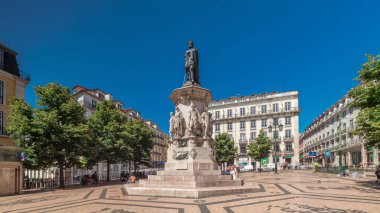 Camoes Anıtı, Luis de Camoes Meydanı 'nda Chiado Mahallesi' nde, zaman kavramının aşırı hızlanması. Ulusal şairin uzun bronz bir heykelini içerir. Tarihi binalarla dolu bir yürüyüş alanı. Lizbon, Portekiz