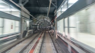 Metro'ya ışıkla hareket hız hızlı timelapse hyperlapse drivelapse içinde yenik durumda. Barcelona metro