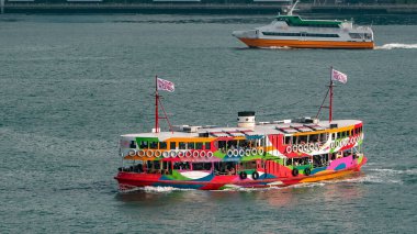 Hong Kong zemin olarak manzarası ile Victoria Harbour timelapse hyperlapse izleme atış ile Star Feribot ve diğer gemiler yelken