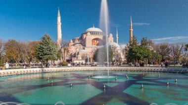 Ayasofya zaman atlaması bir çeşme, Hıristiyan ataerkil bazilika, imparatorluk camisi ve şimdi de bir müze, İstanbul, Türkiye