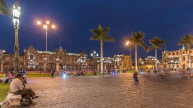 Palacio de Gobierno mu yoksa Pizarro Sarayı olarak bilinen Pizarro Sarayı mı? Peru Hükümeti 'nin yürütme organı ve Peru Cumhurbaşkanının resmi ikametgahıdır.