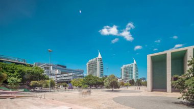 Lizbon 'daki Parque das Nacoes (Uluslar Parkı) zaman aşımına uğramış. Modern Kültür Merkezi ve Alışveriş Merkezi için bir yer, Expo Pavilions Binaları ve Otelleri. Yeşil ağaçlı sokaklar