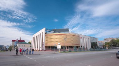 Uralsk 'teki Kazak Drama Tiyatrosu Zaman Alanı Hiperlapası. Kasabanın Batı Kazakistan 'daki zengin kültürel mirasını gösteren Küçük Kasaba Merkezi' nin kalbine bir bakış.