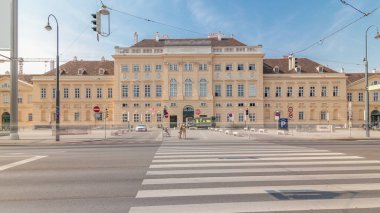 Müzeumsquartier zaman atlaması veya Müze Quartier, Avusturya 'nın başkenti Viyana' da yer alan bir alan. Müze sanatçısı, büyük sanat müzelerinden çeşitli tesislere ev sahipliği yapmaktadır..