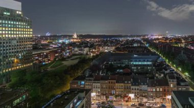 Belçika 'nın başkenti Brüksel' in başkenti Laeken 'de gece vakti yapılan hava panoramasında tren rayları ve trenlerin geliş gidişleri görülüyor. Tarihi cazibe ve kentsel gelişim