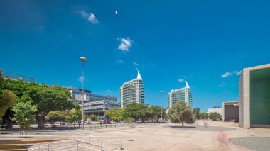 Lizbon 'daki Parque das Nacoes (Uluslar Parkı) zaman aşımına uğramış. Modern Kültür Merkezi ve Alışveriş Merkezi için bir yer, Expo Pavilions Binaları ve Otelleri. Yeşil ağaçlı sokaklar