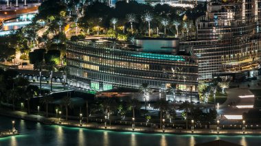 Yeni yıl kutlamalarından önce Dubai şehir merkezindeki insan yapımı göl zamanının yakınındaki Palm Park 'ın en yakın görüntüsü, Birleşik Arap Emirlikleri..