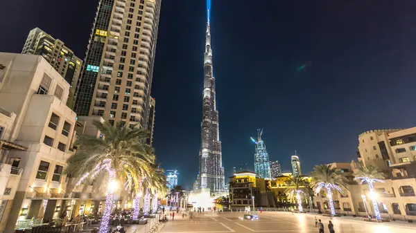 Dubai şehir merkezinde ve Burj Halife göl kıyısında, Dubai, BAE 'de fıskiye ve köprüsü olan bir hiperhıza sahip. Burj Halife dünyanın en yüksek binasıdır. Şeyh Zayed Yolu, Birleşik Arap Emirlikleri 'nde yer alıyor..