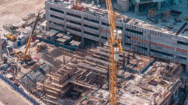 Özel makine mühendisleri ve dev vinçler ile inşa görüntüsü Business Bay, Dubai, United Arab Emirates Timelapse