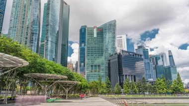 Business Financial Downtown City ve Skyscrapers Tower Building at Marina Bay time-apse hyperlapse, Singapur, Cityscape Urban Landmark and Business Finans District Center