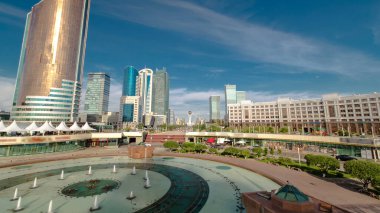 Nur-Sultan 'ın başkenti Kazakistan' daki köprüden gelen trafik ve müzik kaynağıyla yeni iş bölgesi zamanlaması hızlandı.