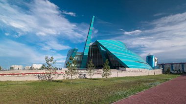 Kazakistan Merkez Konser Salonu zaman atlaması merkezi, mimari tasarımında eşsiz, sermaye yapısının en büyük konseri. Nur-Sultan şehri, Kazakistan