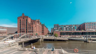 Uluslararası Deniz Müzesi, ikonik tuğla binalar, kemer köprüler, kanallar ve rıhtımların yer aldığı Hamburg 'daki ünlü Speicherstadt' ı gösteren panorama. Almanya 'nın tarihi simgesi.