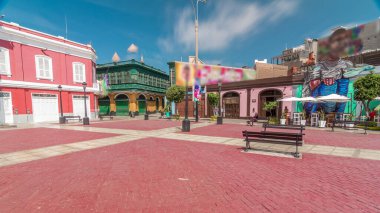 Monumental Callao, Lima Timelapse hiperlapse yakınlarındaki yeni moda alanlarından biri. Renkli evleri ve restoranları olan bir sokak. Lima Peru.