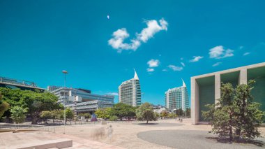 Lizbon 'daki Parque das Nacoes (Uluslar Parkı) zaman aşımına uğramış. Modern Kültür Merkezi ve Alışveriş Merkezi için bir yer, Expo Pavilions Binaları ve Otelleri. Yeşil ağaçlı sokaklar