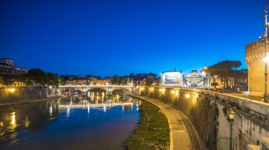 Ponte Vittorio Emanuele İtalya 'nın Tiber kentinde, Roma' nın tarihi merkezini Roma Pons Neronianus yakınlarındaki Rione Borgo ve Vatikan şehrine bağlayan köprü..