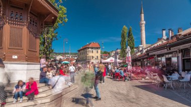 Bosna-Hersek 'in Saraybosna' daki eski kentinde bulunan Sebilj çeşmesi aşırı hızlandı. Sebilj çeşmesi, Saraybosna 'nın merkezindeki meydanda Osmanlı tarzı ahşap bir çeşme.